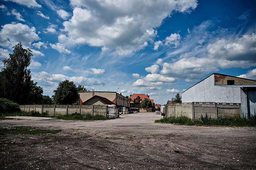 Nieruchomość Komercyjna w Opocznie -Magazyn Biura
