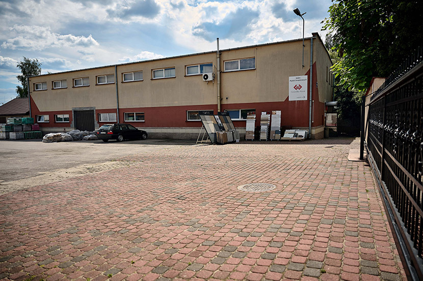 Nieruchomość Komercyjna w Opocznie -Magazyn Biura