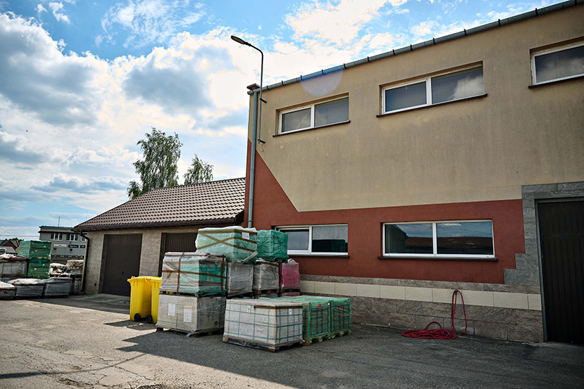 Nieruchomość Komercyjna w Opocznie -Magazyn Biura