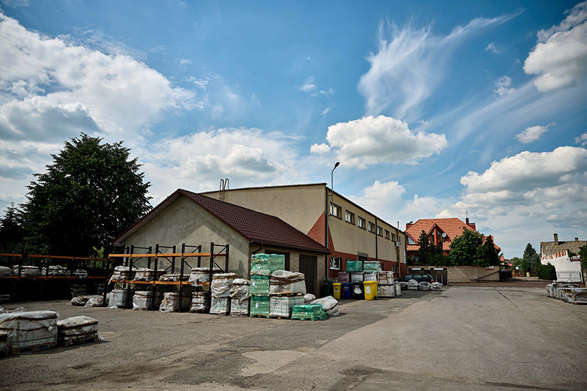 Nieruchomość Komercyjna w Opocznie -Magazyn Biura