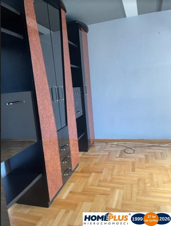Dom dla pracowników z przestronnymi pokojami.
