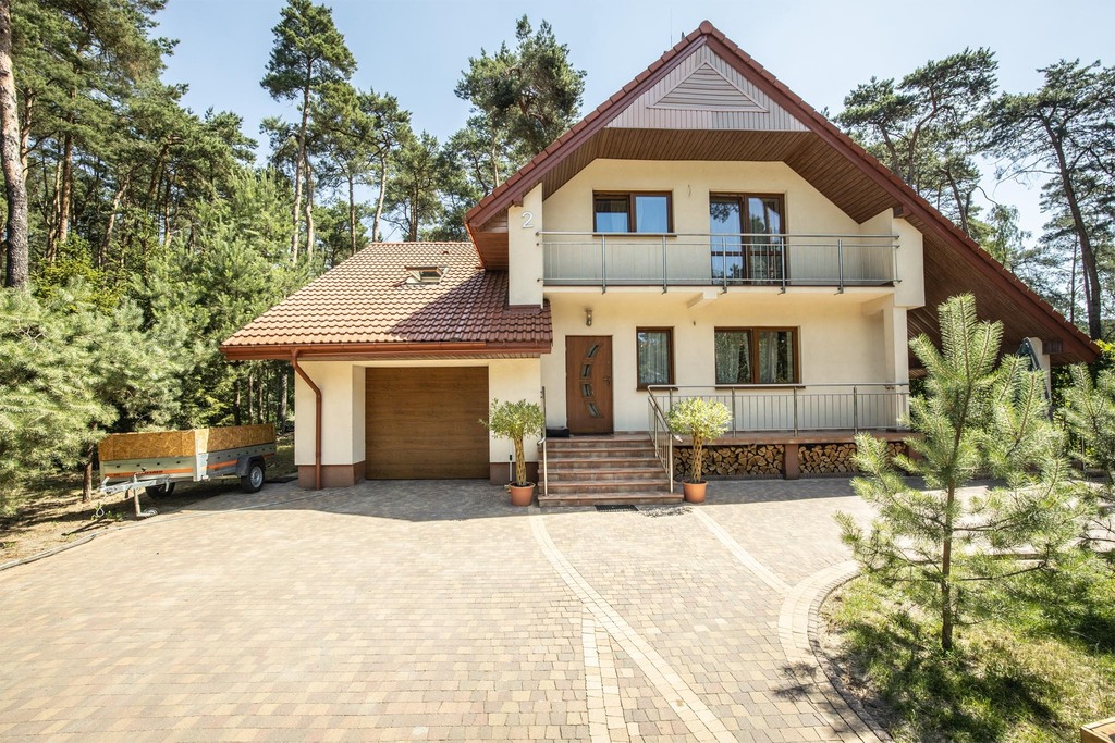 Wyjątkowy dom otulony lasem | Sokolniki-Las