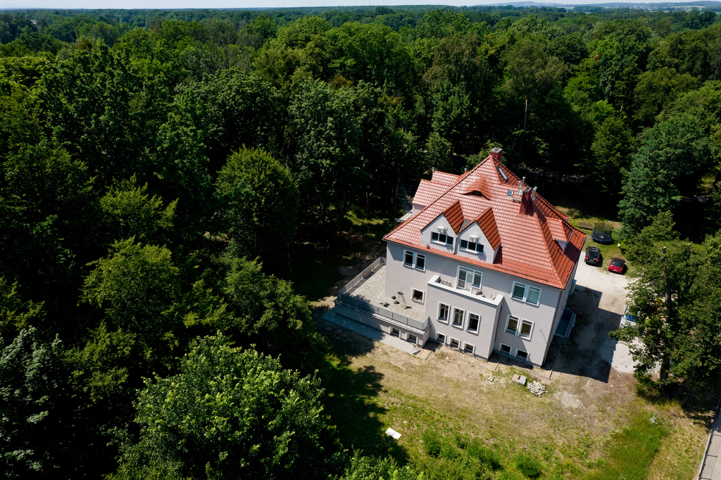 Duże mieszkanie otoczone zielenią