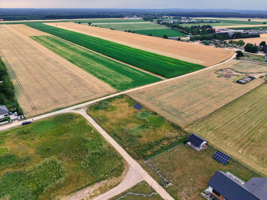 Samowystarczalna działka w Radzewie – 2 258 m²