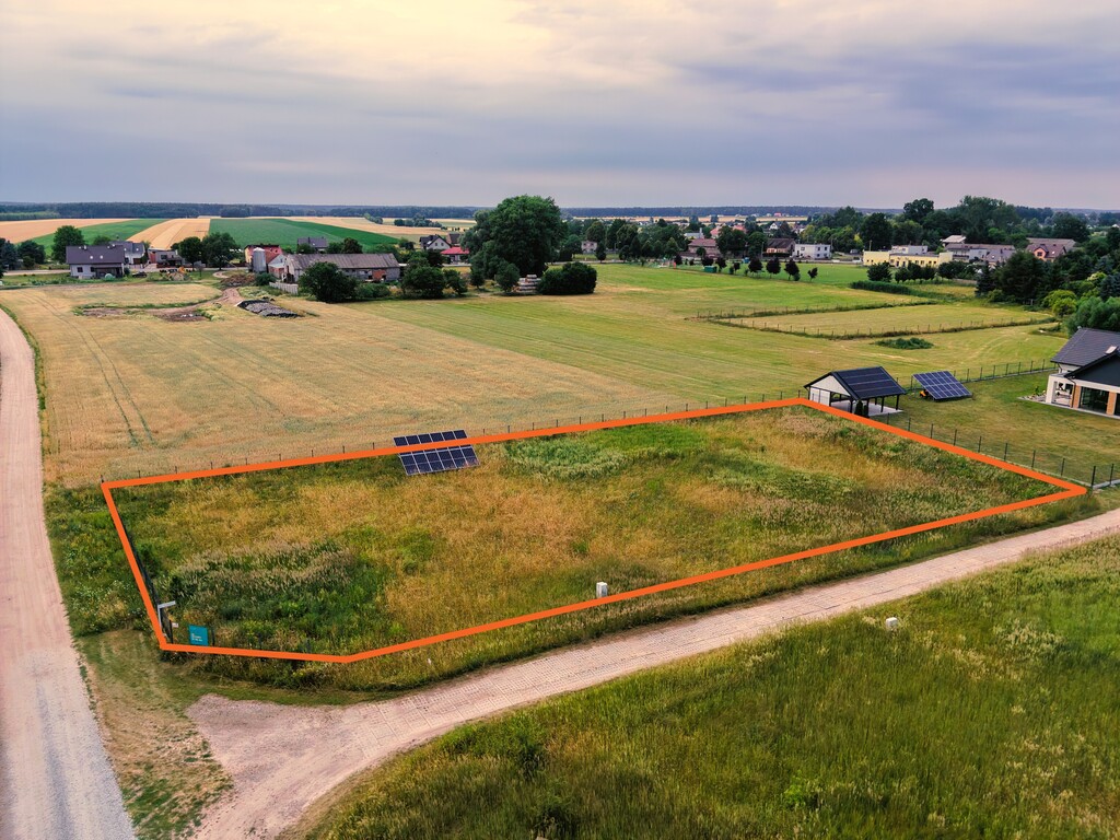 Samowystarczalna działka w Radzewie – 2 258 m²
