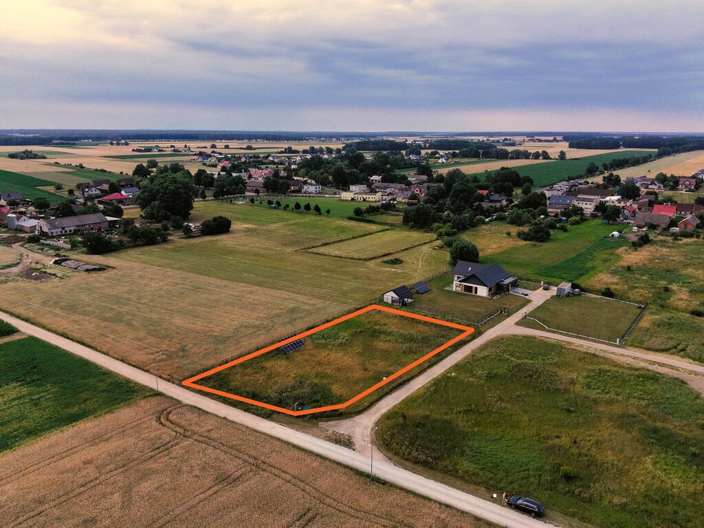 Samowystarczalna działka w Radzewie – 2 258 m²