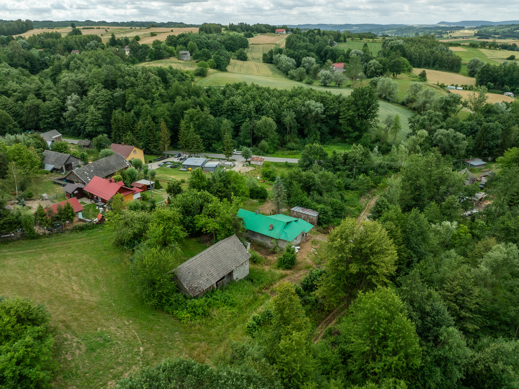 Broniszów - działka z domem i stodoła 34,85 ar WZ