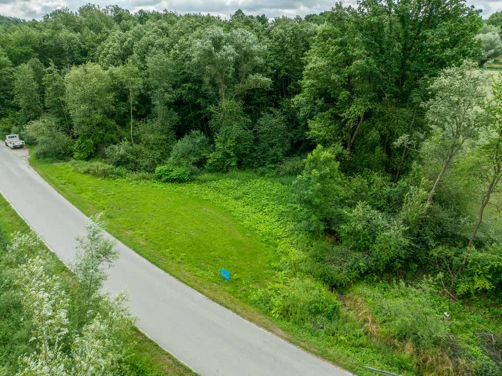 Broniszów - budowlana 7,5 ar z WZ