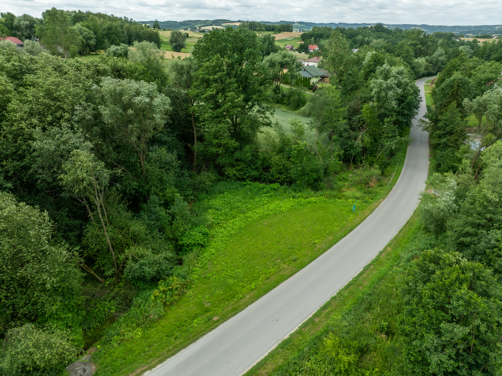 Broniszów - budowlana 7,5 ar z WZ
