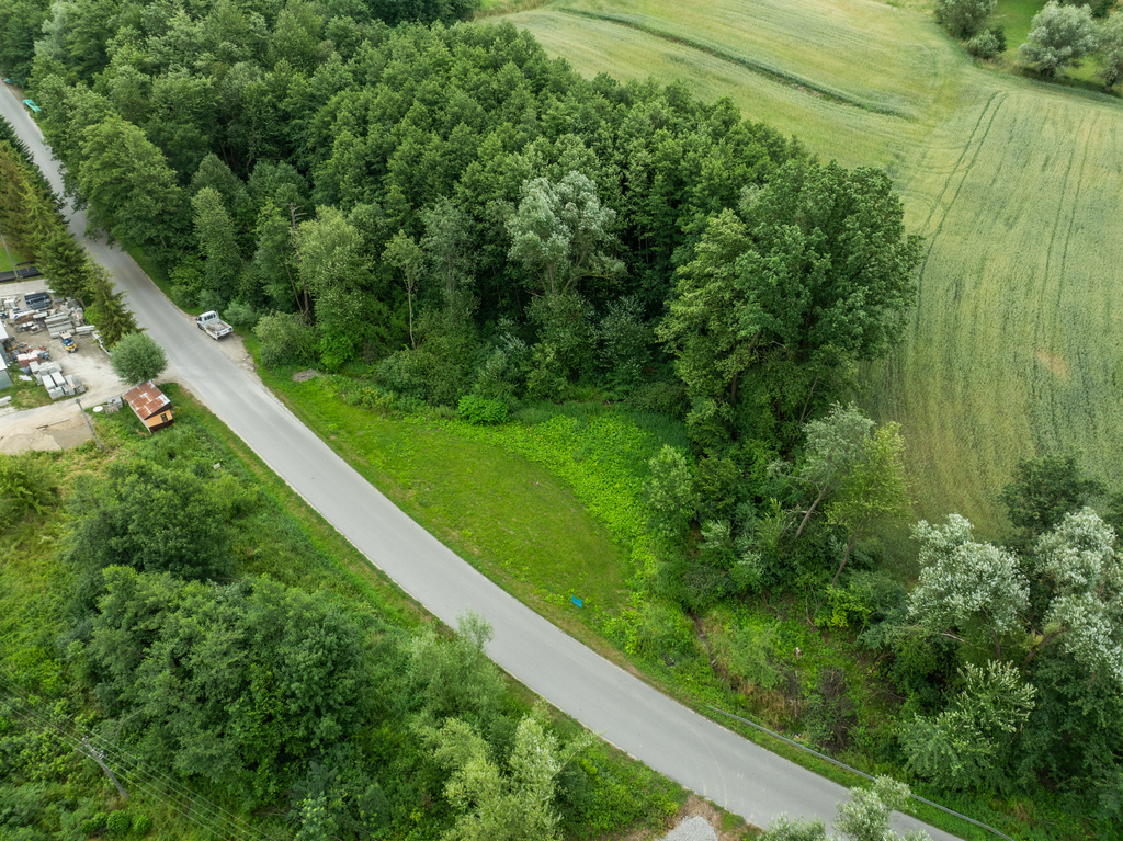 Broniszów - budowlana 7,5 ar z WZ