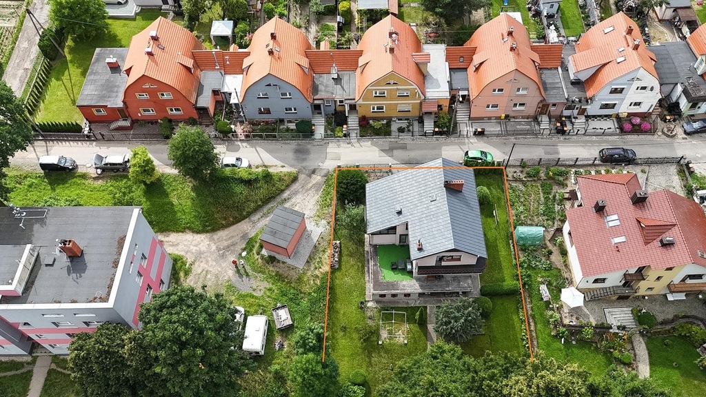 Dom z widokiem, ogrodem i tarasami