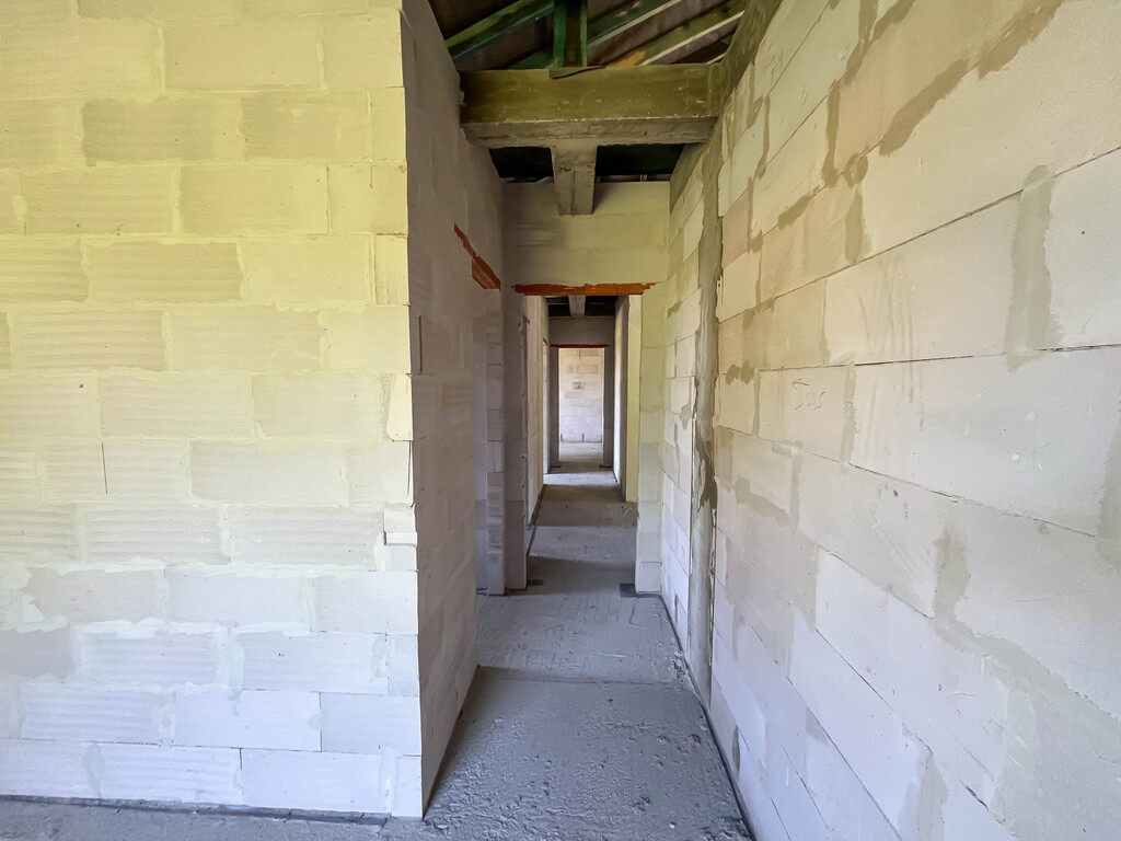 Dom parterowy stan surowy-130m2+1121m2 Szewna