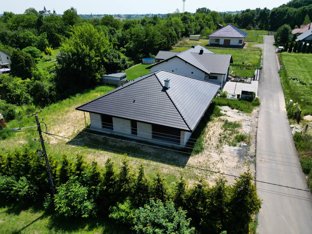 Dom parterowy stan surowy-130m2+1121m2 Szewna