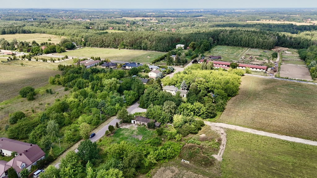 Twoja oaza 1600m² w Nowosolnej - Cisza i Komfort