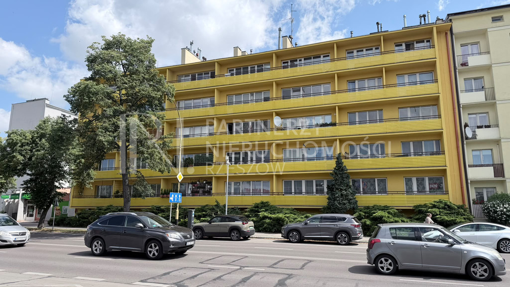 CENTRUM - 3 Pokojowe Mieszkanie z Potencjałem !