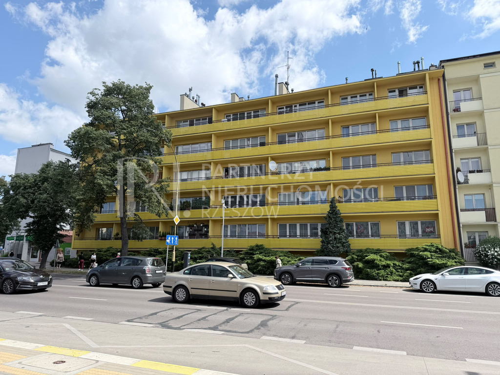 CENTRUM - 3 Pokojowe Mieszkanie z Potencjałem !