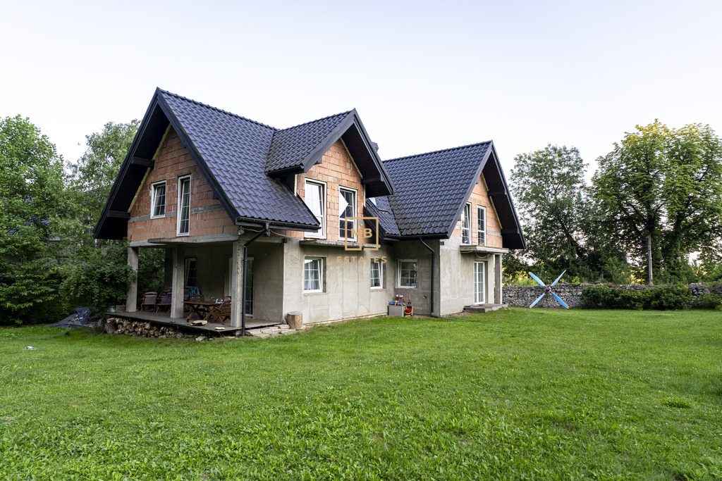 DOM PRZY LESIE WOLSKIM Z WIDOKIEM NA DOLINĘ WISŁY