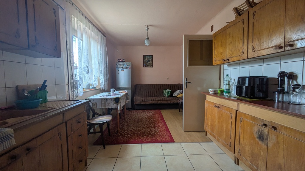 Siedlisko z domem i zabudowaniami