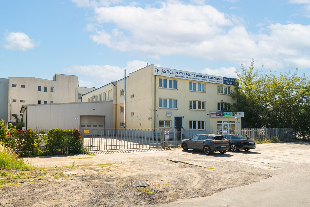 Biurowiec+2 Hale+Plac - Nieruchomość inwestycyjna.