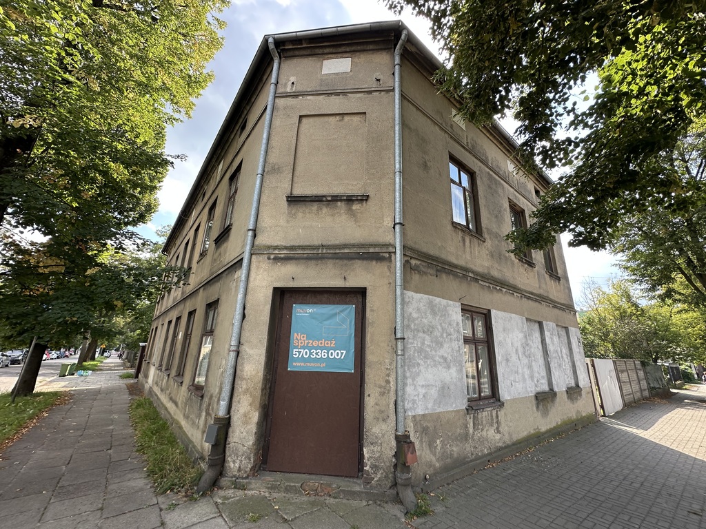 Narożna kamienica w Pabianicach - 290 m²