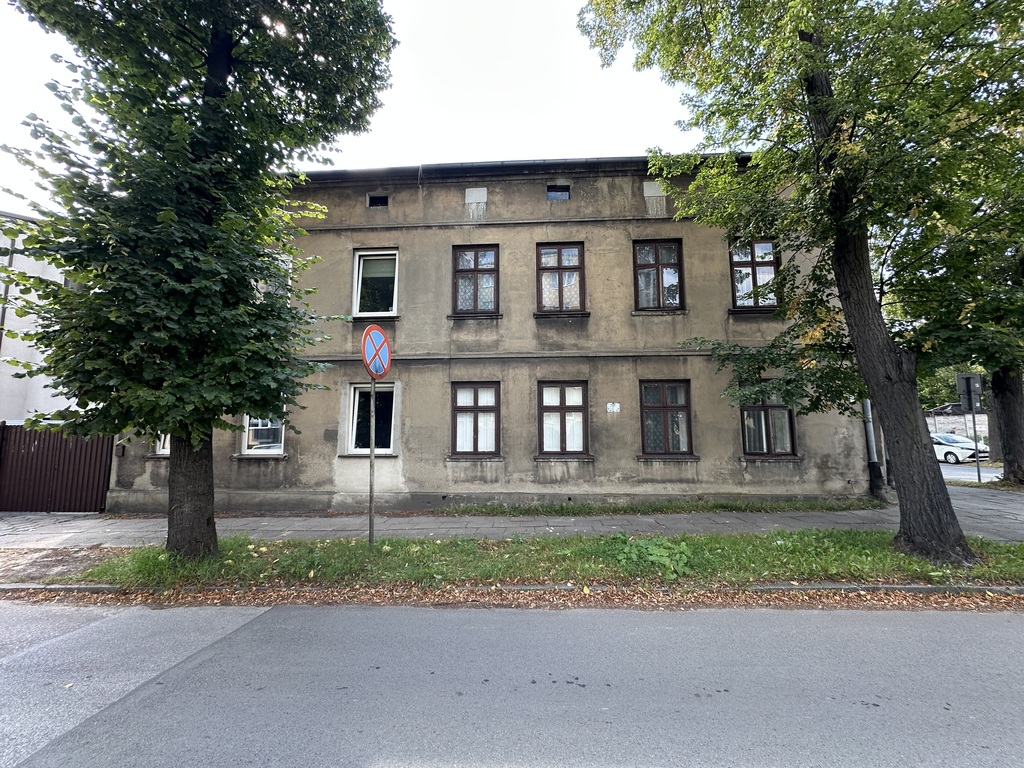 Narożna kamienica w Pabianicach - 290 m²