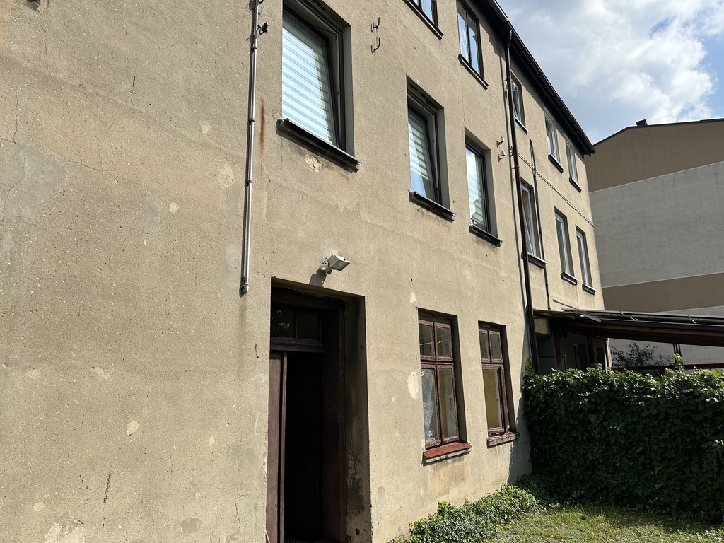 Narożna kamienica w Pabianicach - 290 m²