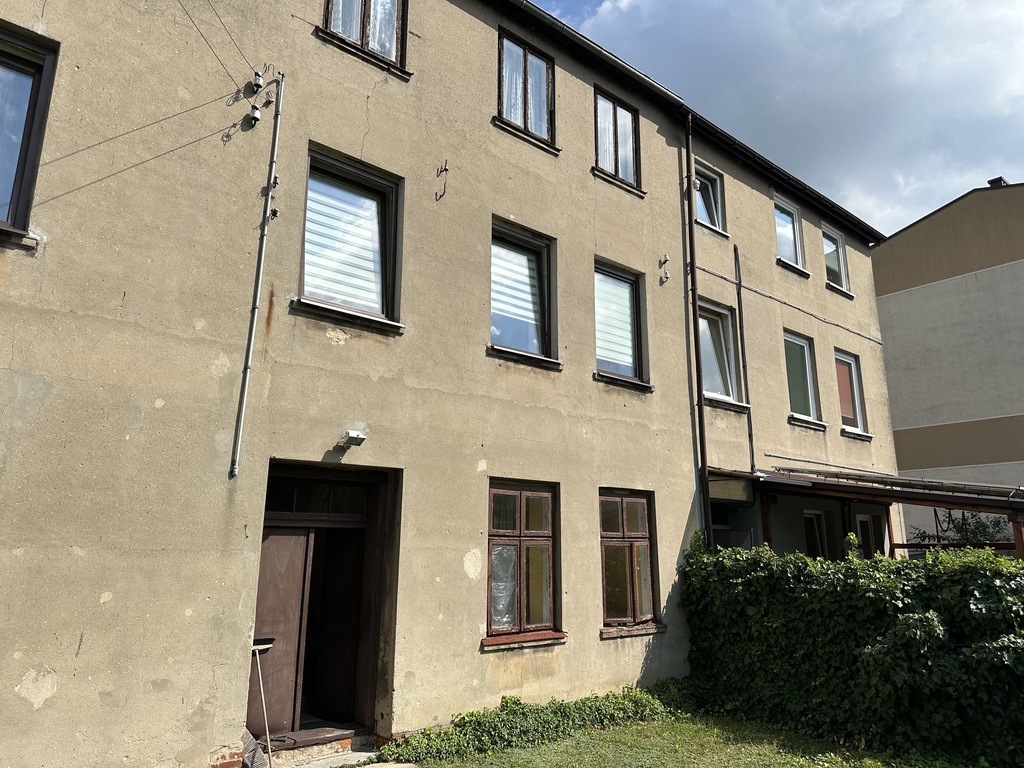 Narożna kamienica w Pabianicach - 290 m²