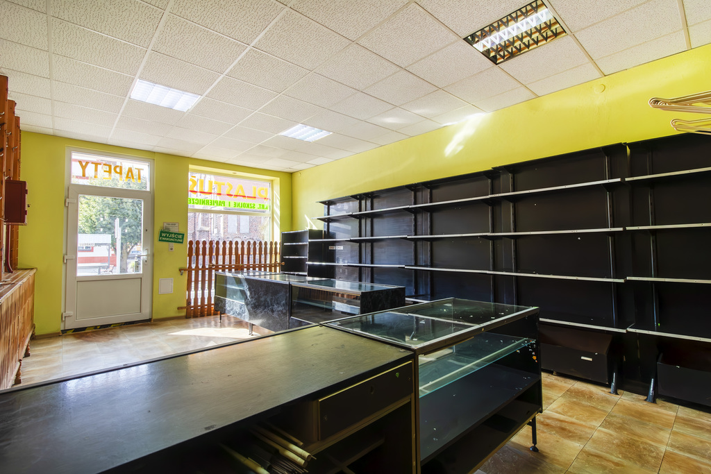 Lokal usługowy w centrum Lubska, parter, witryna
