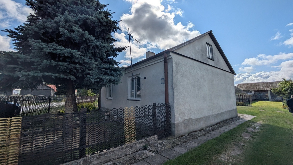 Siedlisko z domem i zabudowaniami