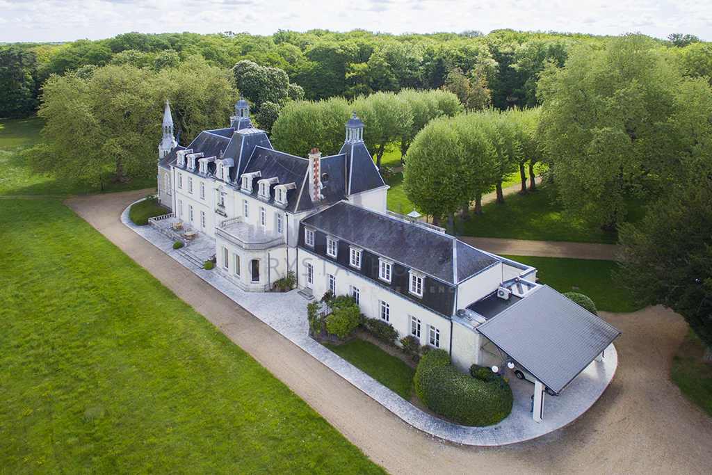 Piękny zamek Chateau de Bois Renault nad Loarą