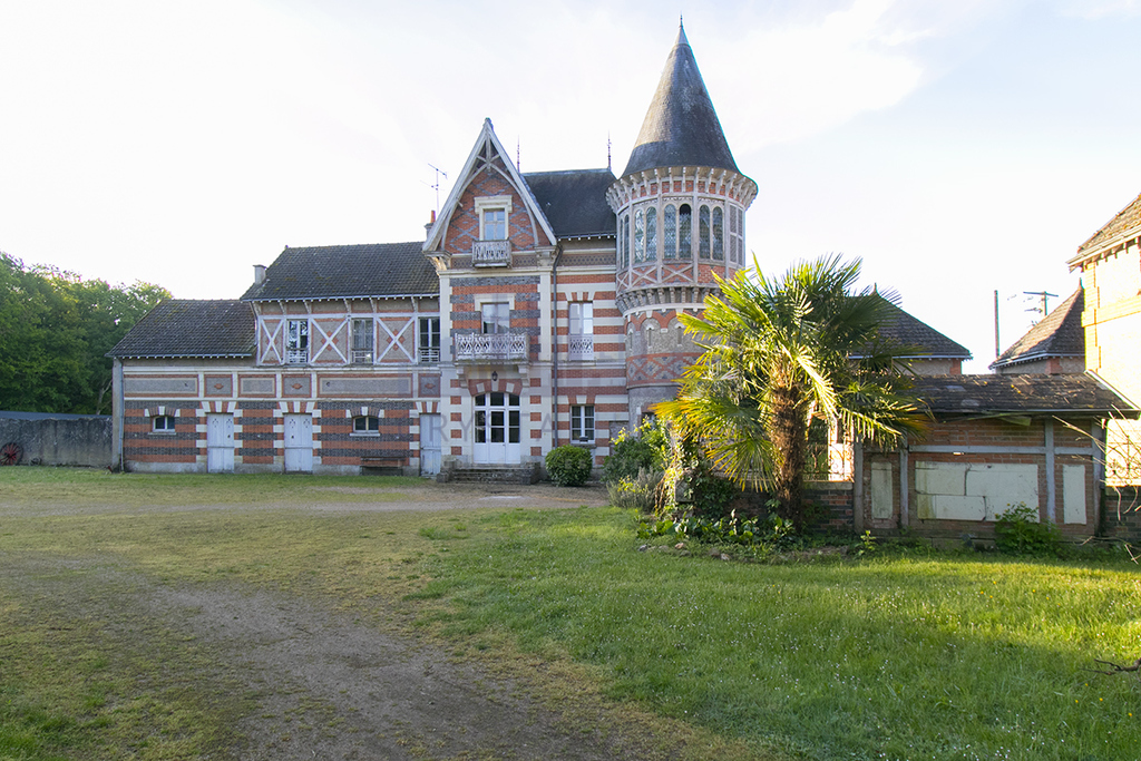 Piękny zamek Chateau de Bois Renault nad Loarą
