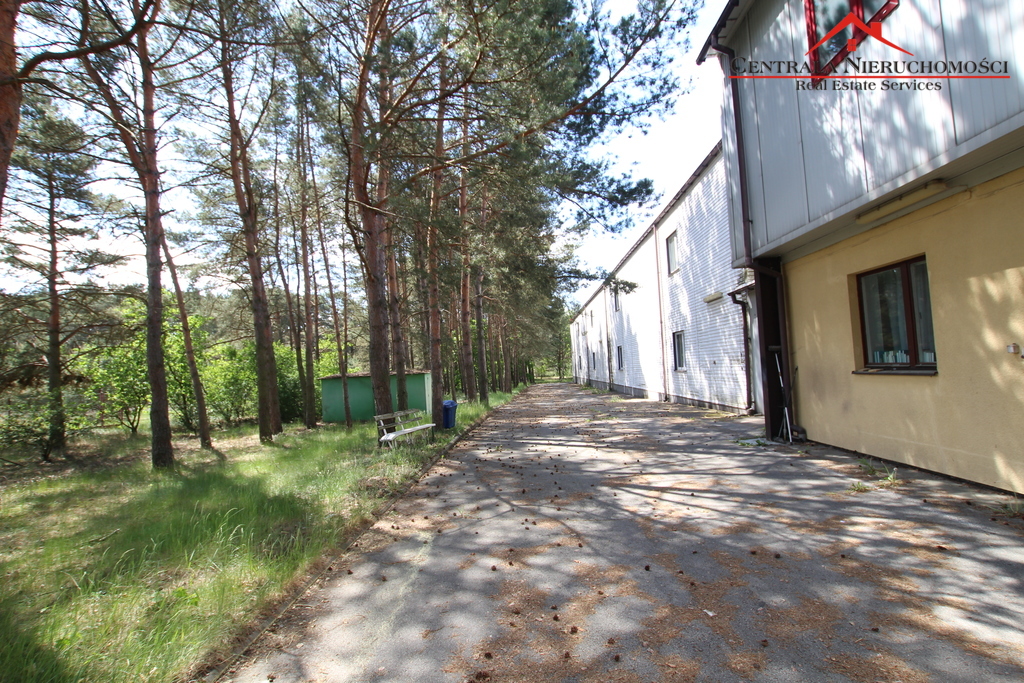 Działka z obiektem pod zabudowę wielorodzinną.