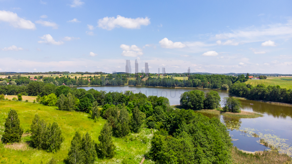 Dom w stylu śródziemnomorskim nad jeziorem Mazury