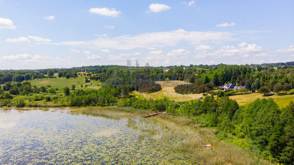 Dom w stylu śródziemnomorskim nad jeziorem Mazury