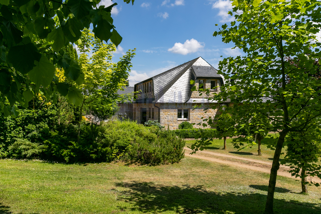 Dom w stylu śródziemnomorskim nad jeziorem Mazury