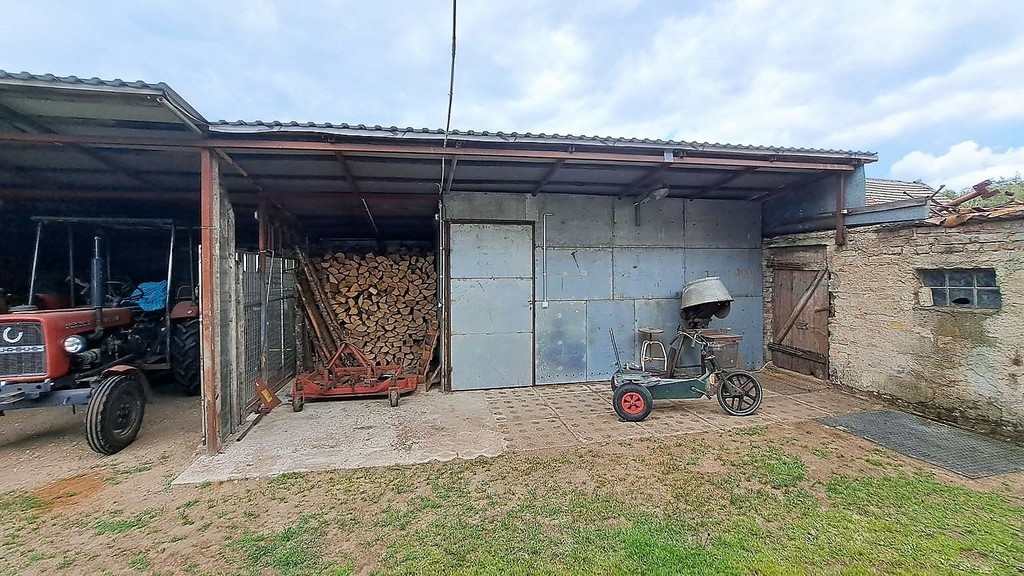 Gospodarstwo, działka 9300m2, Dom 91 m2 + budynki
