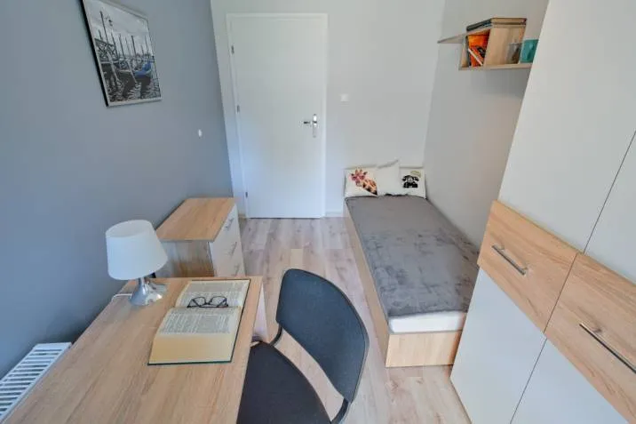 Pokój jednoosobowy #4 z balkonem przy ul. Grodkowskiej 6