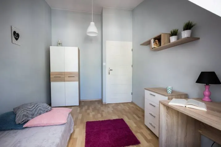 Pokój jednoosobowy #5 z balkonem przy ul. Powstańców Śląskich 87
