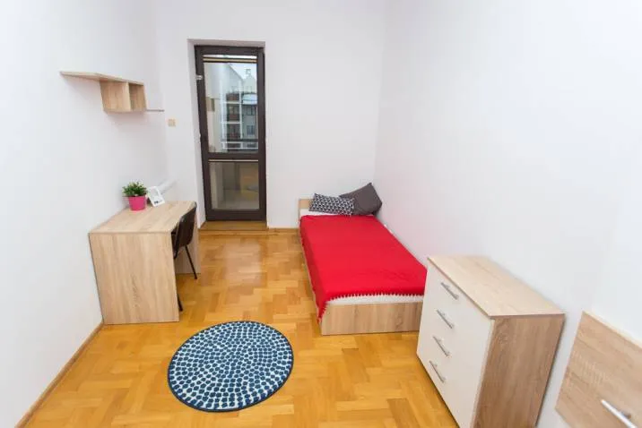 Pokój jednoosobowy #2 z balkonem przy ul Pod Strzechą 4/12