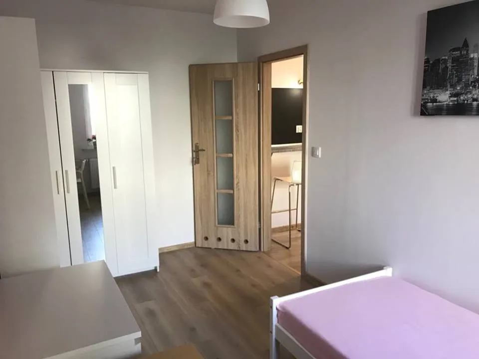 Pokój jednoosobowy #3 przy ul. Na Uboczu 24