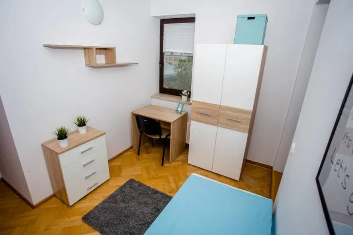 Pokój jednoosobowy #2 z balkonem przy ul. Pod Strzechą 4/13