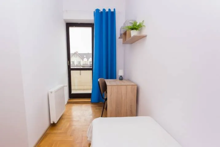 Pokój jednoosobowy #2 z balkonem przy ul. Pod Strzechą 4/14
