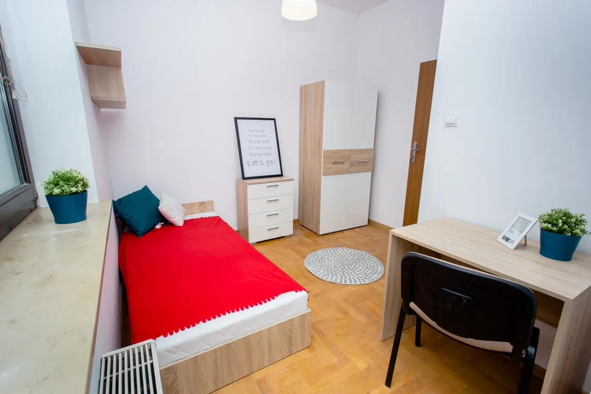 Pokój jednoosobowy #1 z balkonem przy ul Mielczarskiego 5