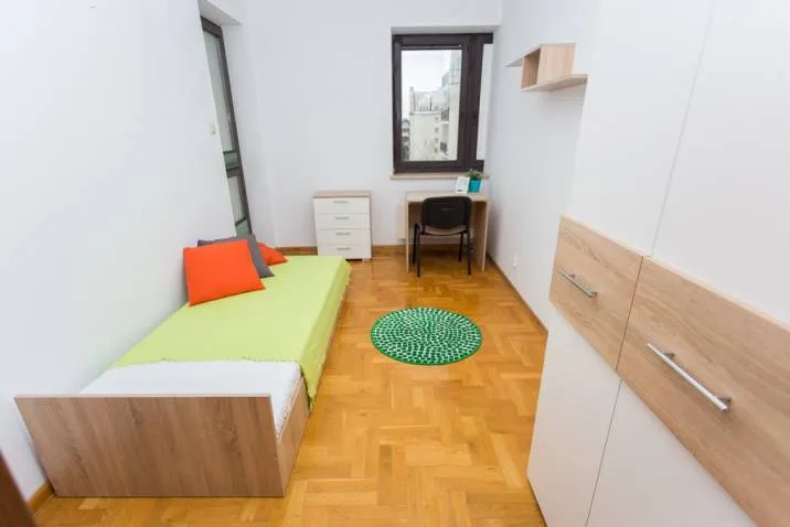 Pokój jednoosobowy #5 z balkonem przy ul Pod Strzechą 4/12
