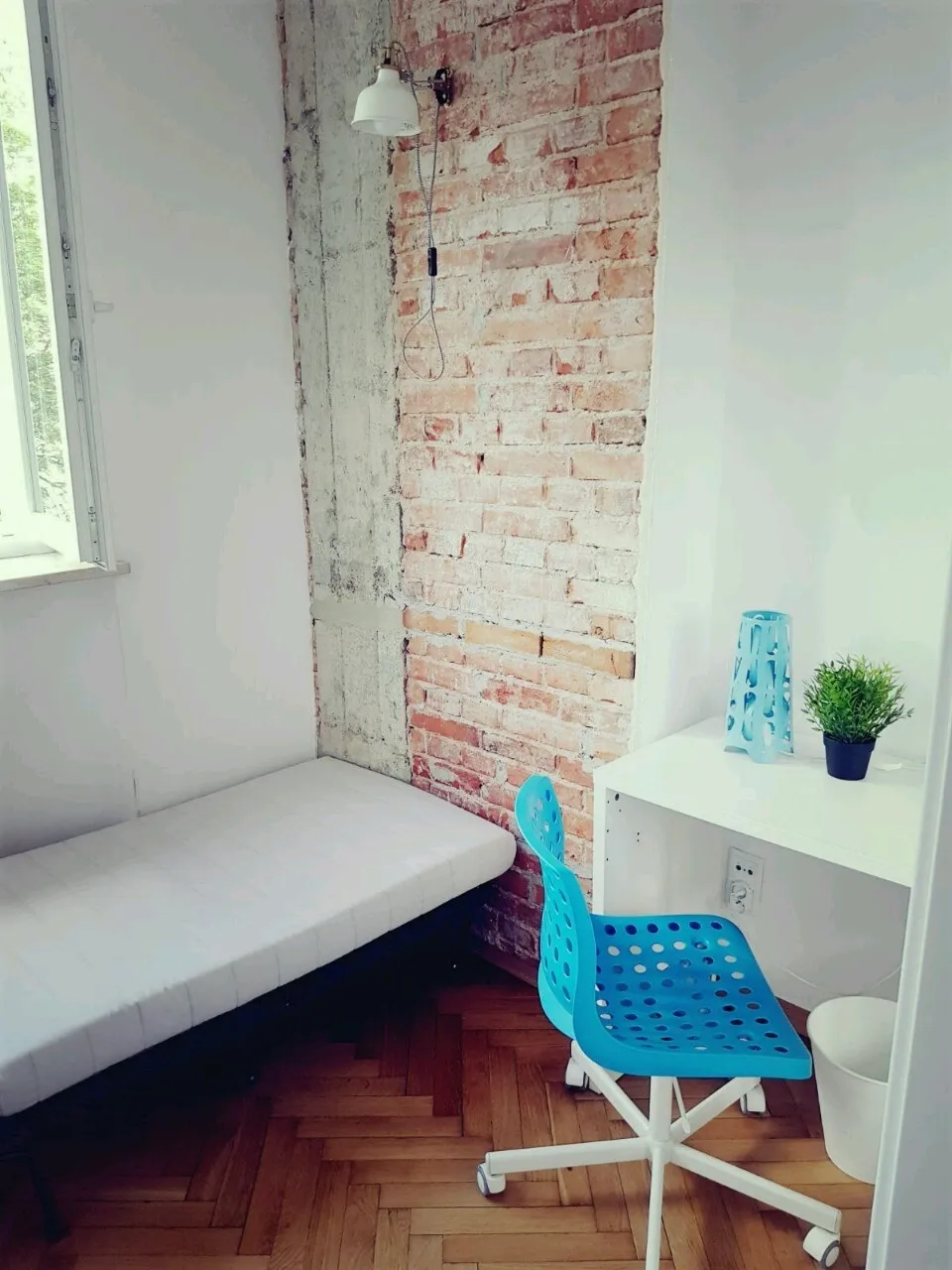 Pokój #3 przy al. Niepodległości 120 