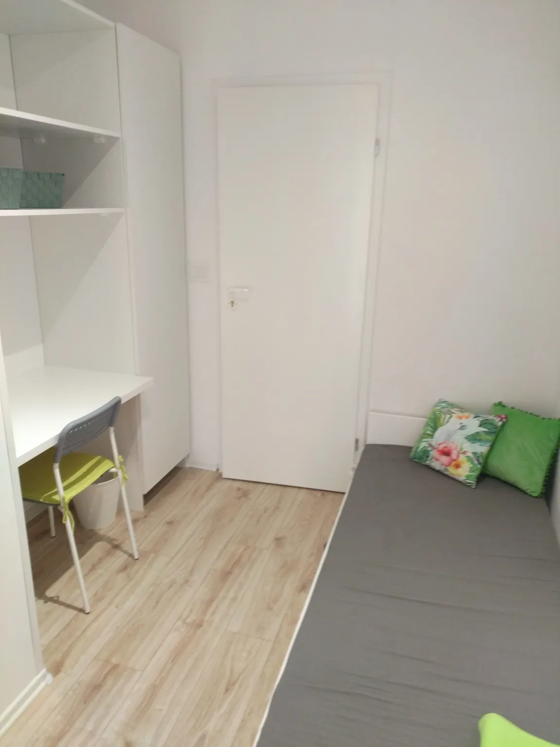 Pokój jednoosobowy #5 z balkonem przy ul. Skierniewickiej 14/67