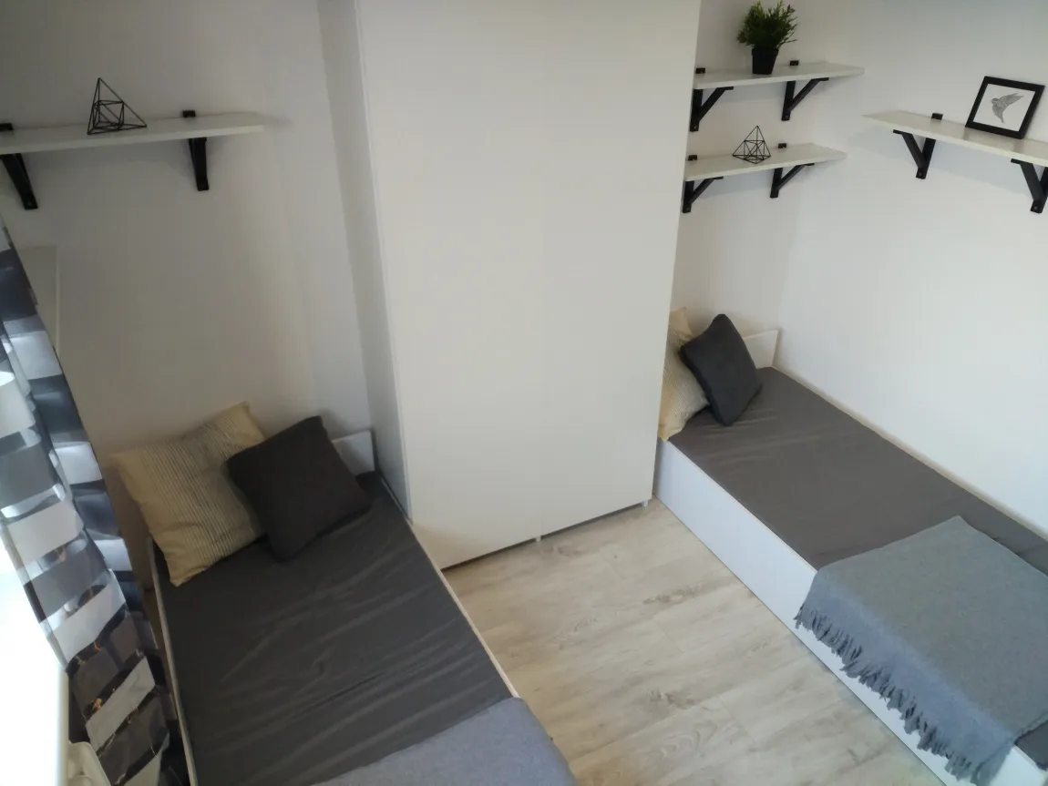 Pokój dwuosobowy #4 przy ul. Korotyńskiego 21