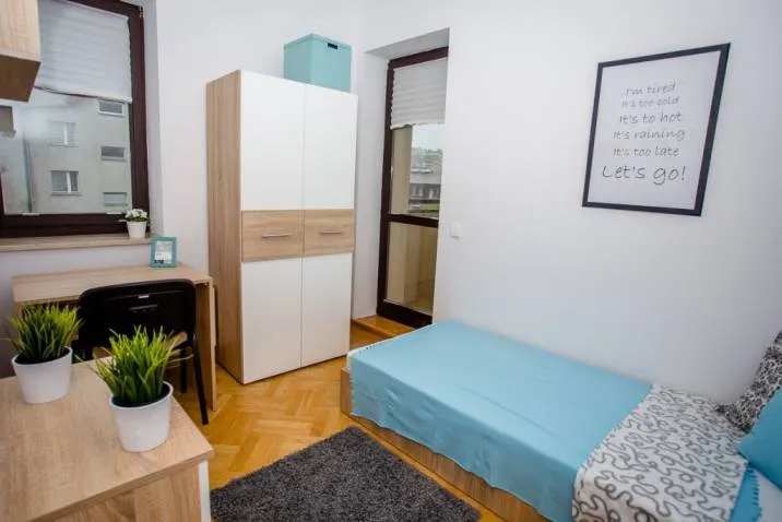 Pokój jednoosobowy #2 z balkonem przy ul. Pod Strzechą 4/13