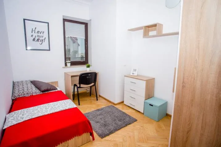 Pokój jednoosobowy #3 przy ul. Pod Strzechą 4/13