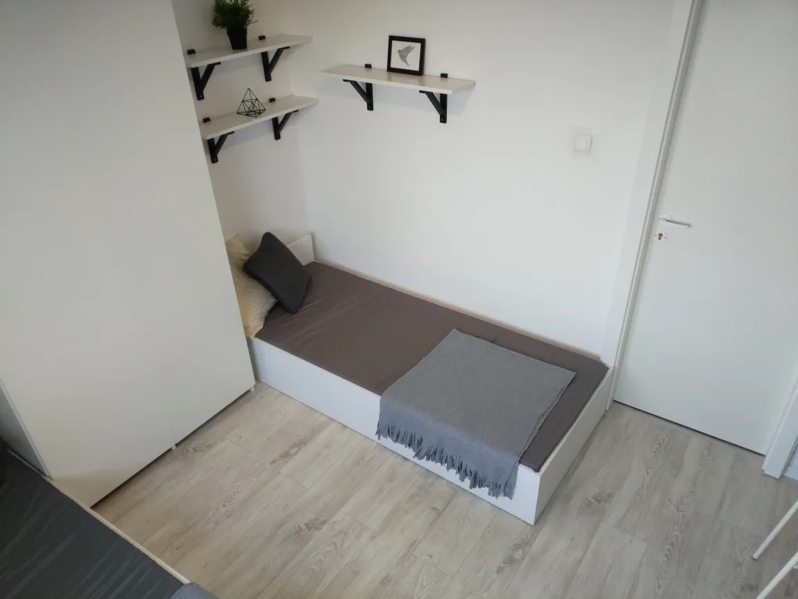 Pokój dwuosobowy #4 przy ul. Korotyńskiego 21